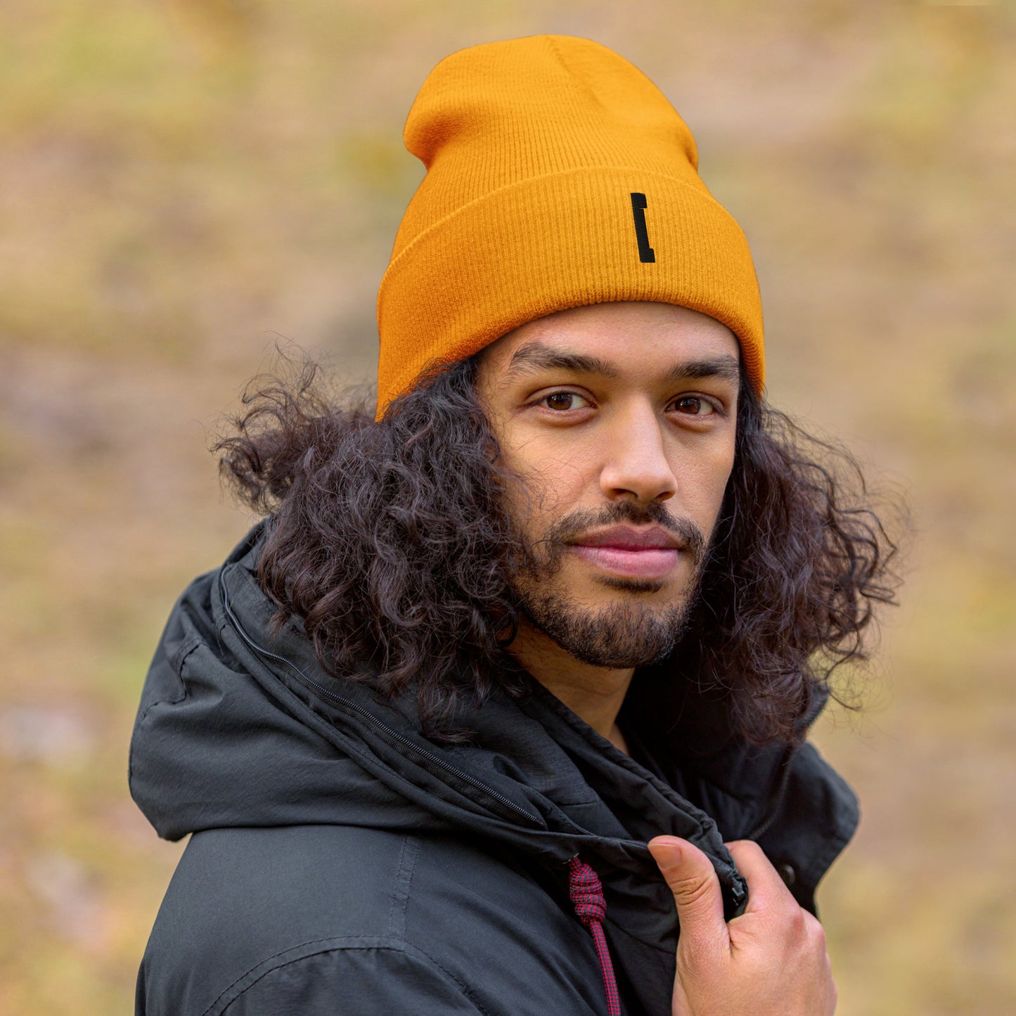 Hamburg Beanie mit schwarzem Icon Stick – Deine Stadt. Dein Style. Dein Winter.